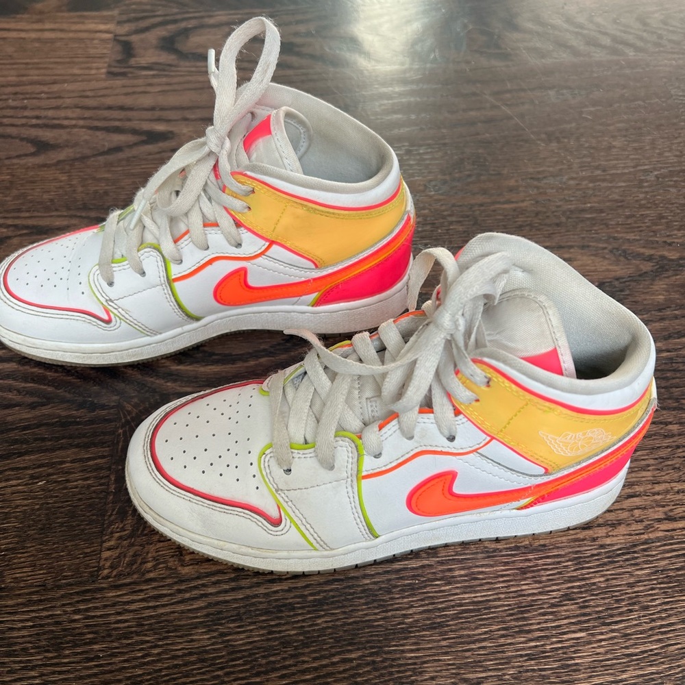 Girls Air Jordan Edge Glow shoes size 3.5